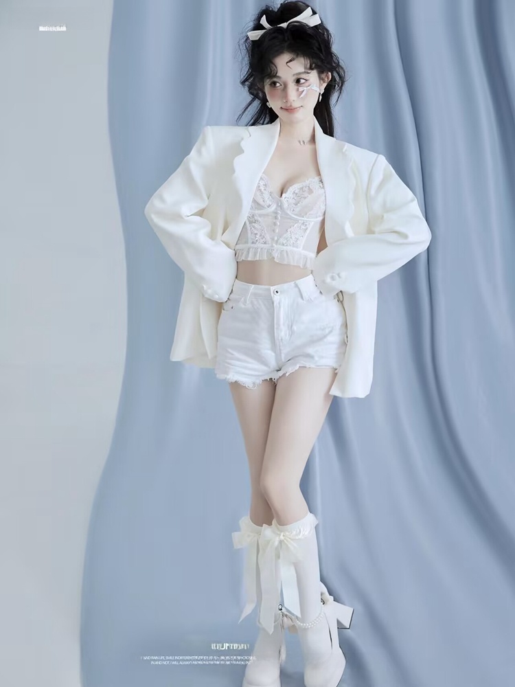 Ethnic Clothing & Online Fashion Store Khaadi Uk - Studio Photography Suit White Simple Girl