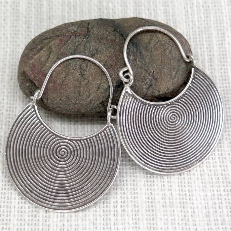 Ethnic Fashion Wear For Women - Retro Ethnic Style Distressed Spiral-Shaped Half-Round