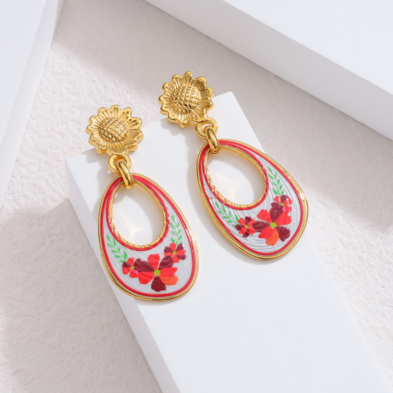 Ethnic Fashion Wear For Women - Ethnic Style Red Floral Pattern Water